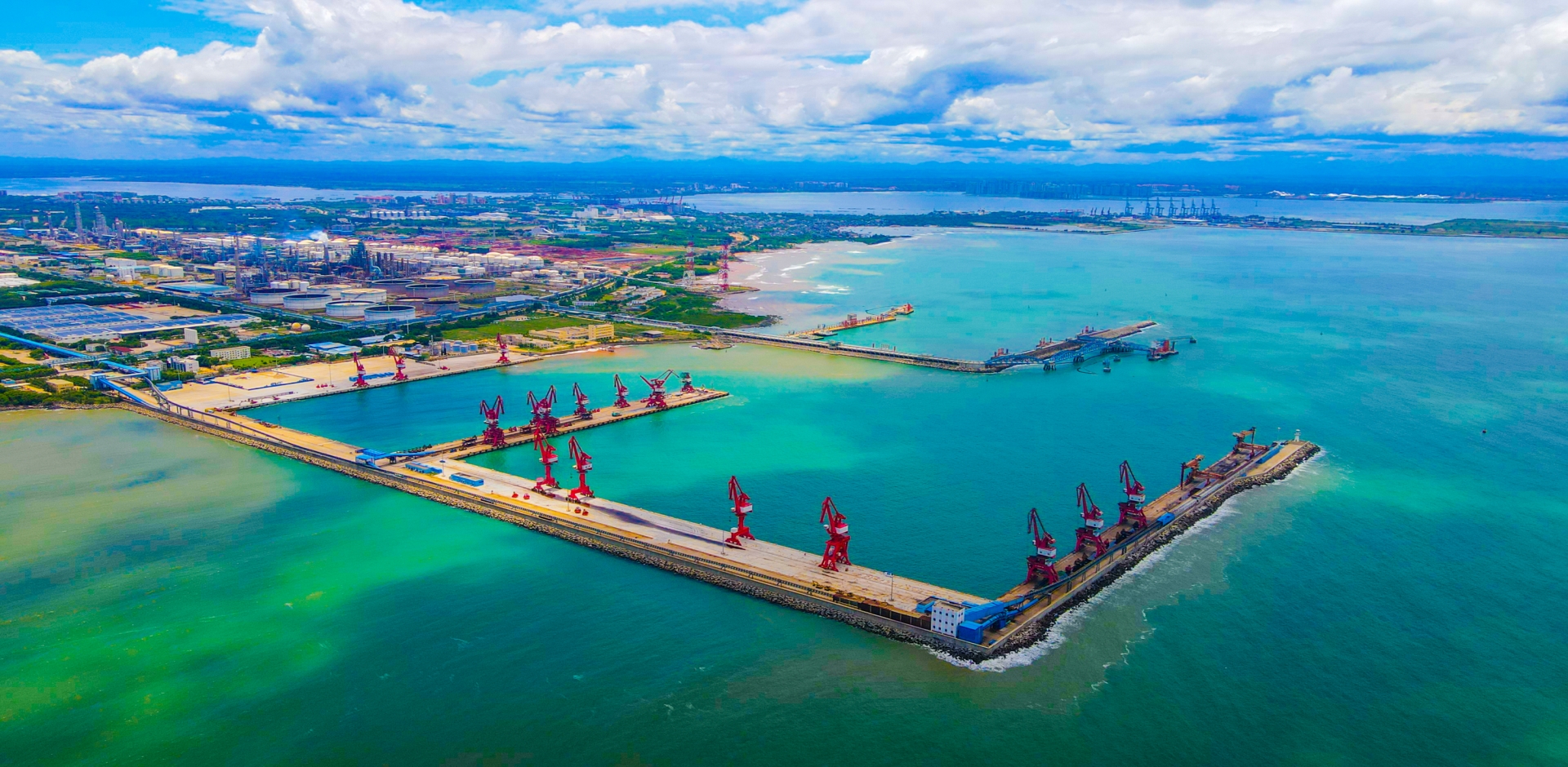 企业价值：稳键、创新、务实、阳光